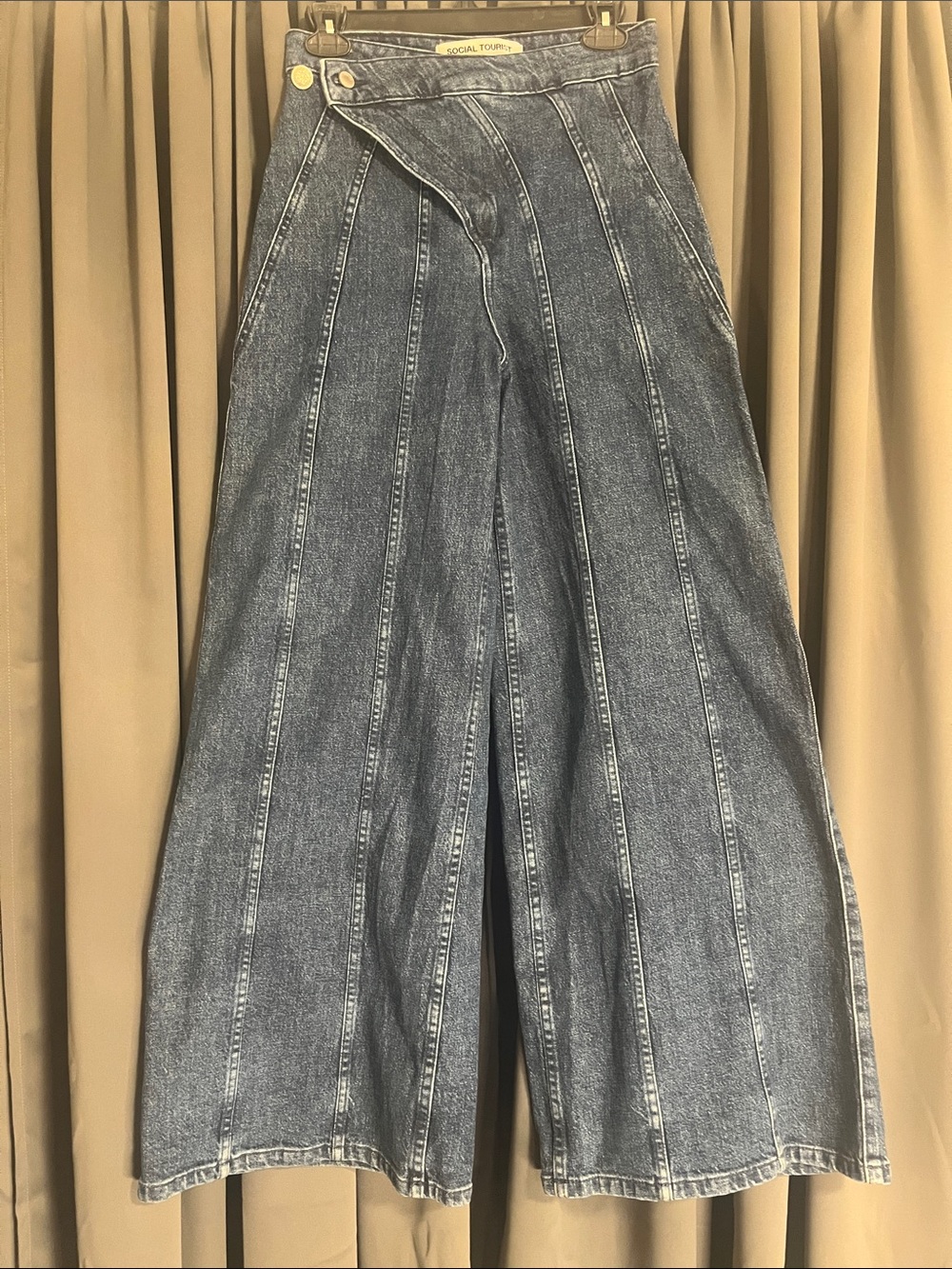 Social Tourist High‑Waist Wide Leg Jeans in Faded Blue